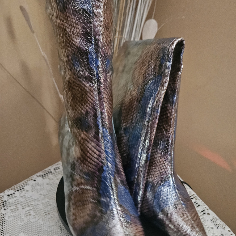 💞❤️🩹Women Wild Pair Metallic Snake-Print Boots - Iridescent Silver 8.5-NWOT🧡 - Picture 3 of 6
